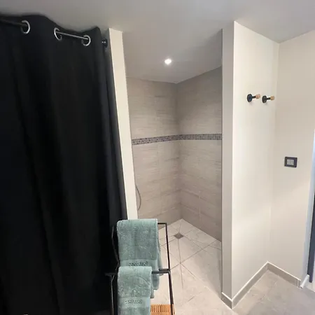 ラブホテル Bien Etre Romantique Avec Son Jacuzzi *