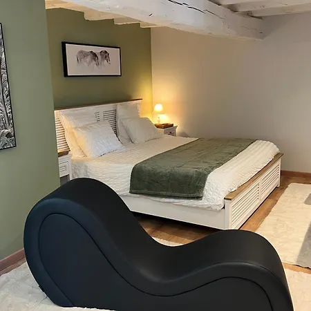 Love hotel Bien Etre Romantique Avec Son Jacuzzi